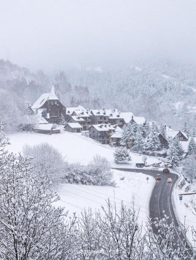 Tredos, Casa Adosada. Baqueira Esterno foto